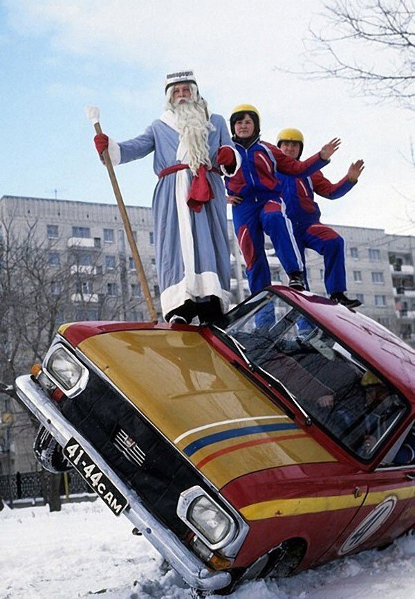 Дед Мороз среди участников автородео в Саратове, 1978 г.