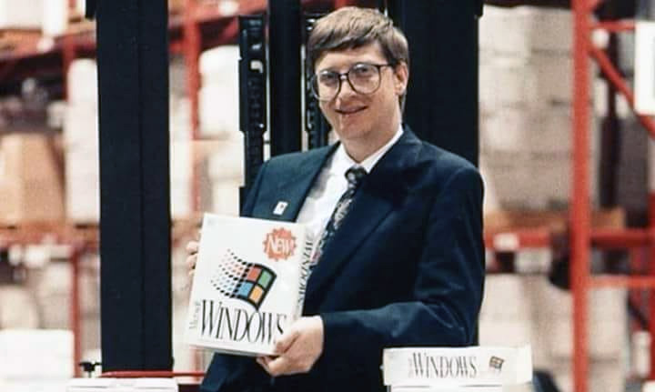 Bill Gates presents Windows 3.0
